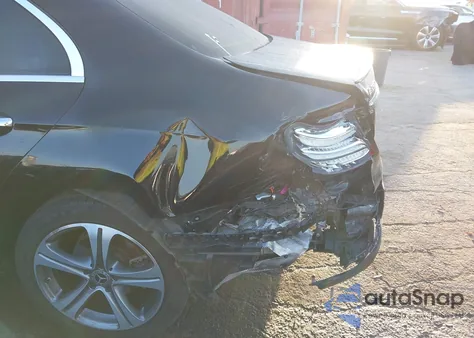 2020 Mercedes-Benz E 350 z USA, uszkodzony, nr VIN WDDZF8DB9LA735001